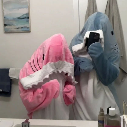 CozyShark La Coperta Squalo Indossabile - PijamaMania™ - PijamaMania